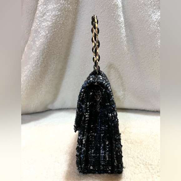 Structured Tweed Handbag with Cicular Handle - Picture 5 of 11